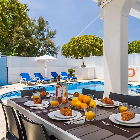 Hébergement de vacances Chiquito - Private Pool&parking - Bbq&ac&wi-fi *