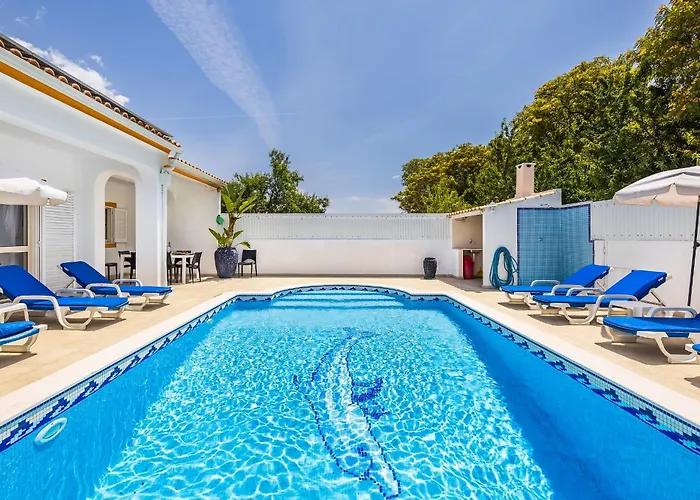 Дом отдыха Chiquito - Private Pool&parking - Bbq&ac&wi-fi